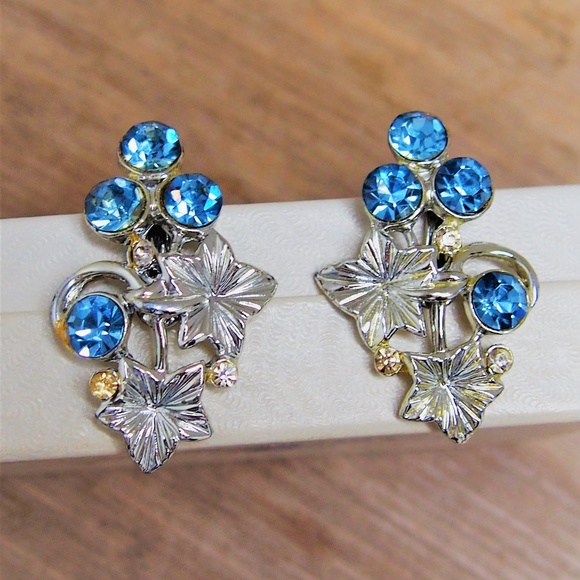 Vintage Jewelry - Beautiful Blue Topaz Crystal LERU VTG Earrings